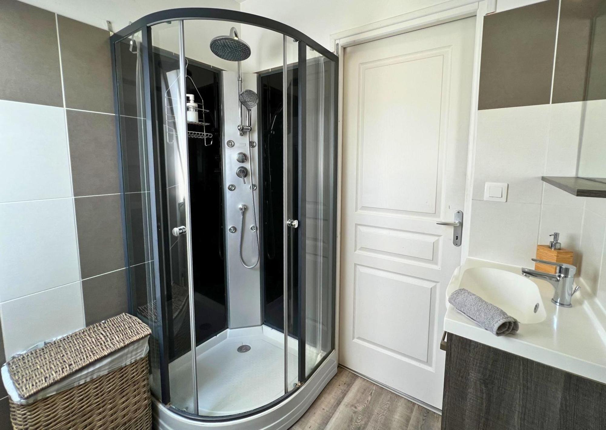 Appartement - Parking Prive Gratuit, Proche Centre-Ville Et Gare De Saint-Omer サントメール エクステリア 写真