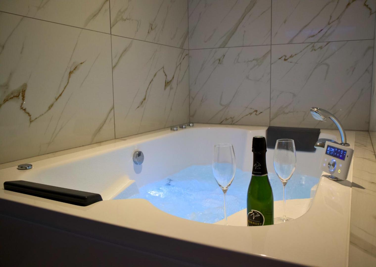 Appartement - Parking Prive Gratuit, Proche Centre-Ville Et Gare De Saint-Omer サントメール エクステリア 写真