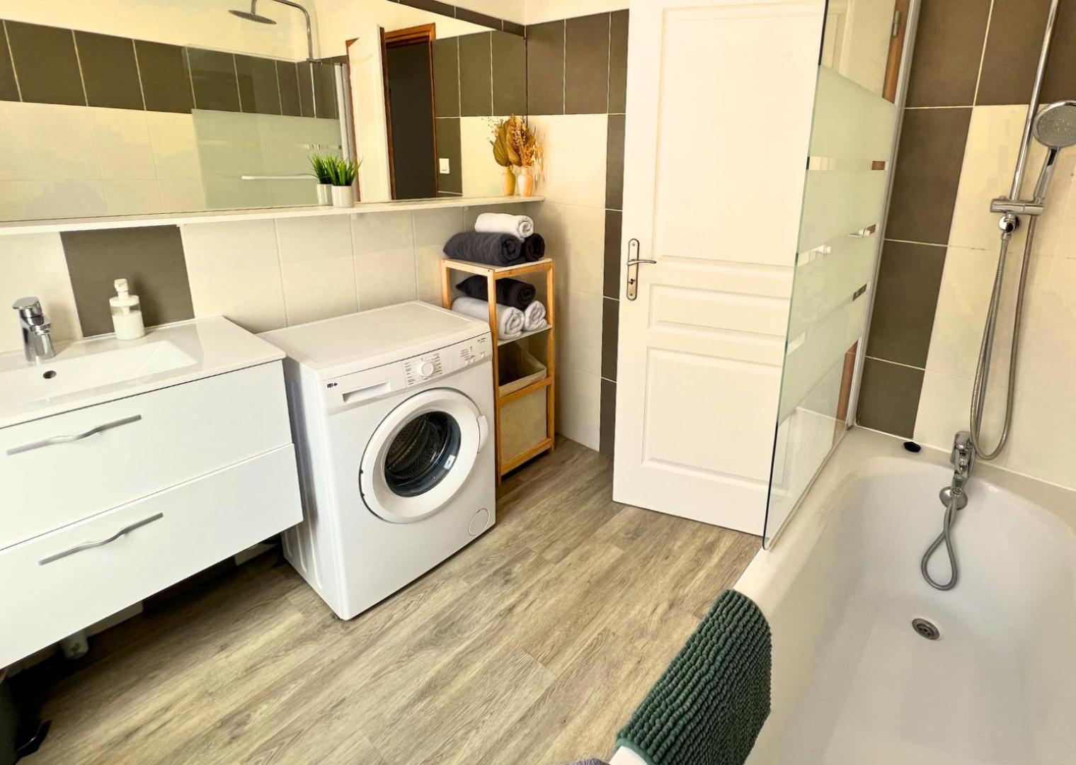 Appartement - Parking Prive Gratuit, Proche Centre-Ville Et Gare De Saint-Omer サントメール エクステリア 写真