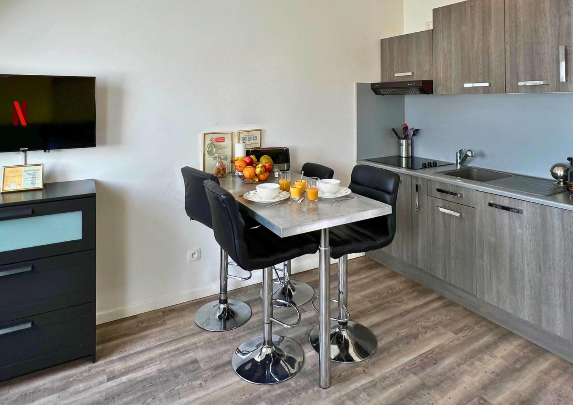 Appartement - Parking Prive Gratuit, Proche Centre-Ville Et Gare De Saint-Omer サントメール エクステリア 写真